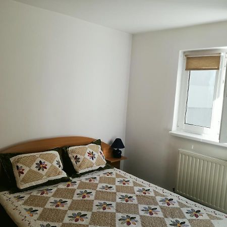 Апартаменти Apartament Langa Castan Азуга Екстер'єр фото