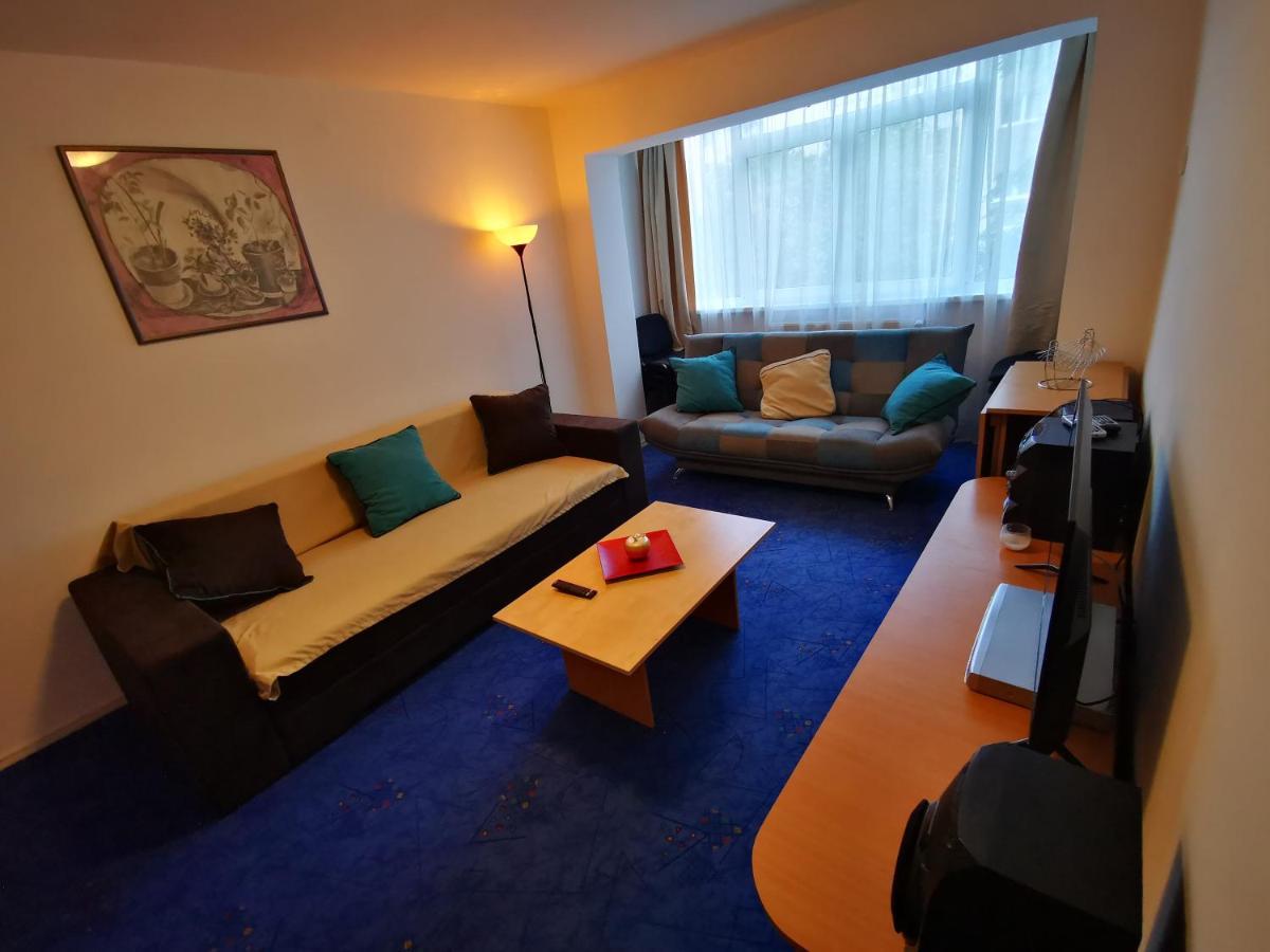 Апартаменти Apartament Langa Castan Азуга Екстер'єр фото